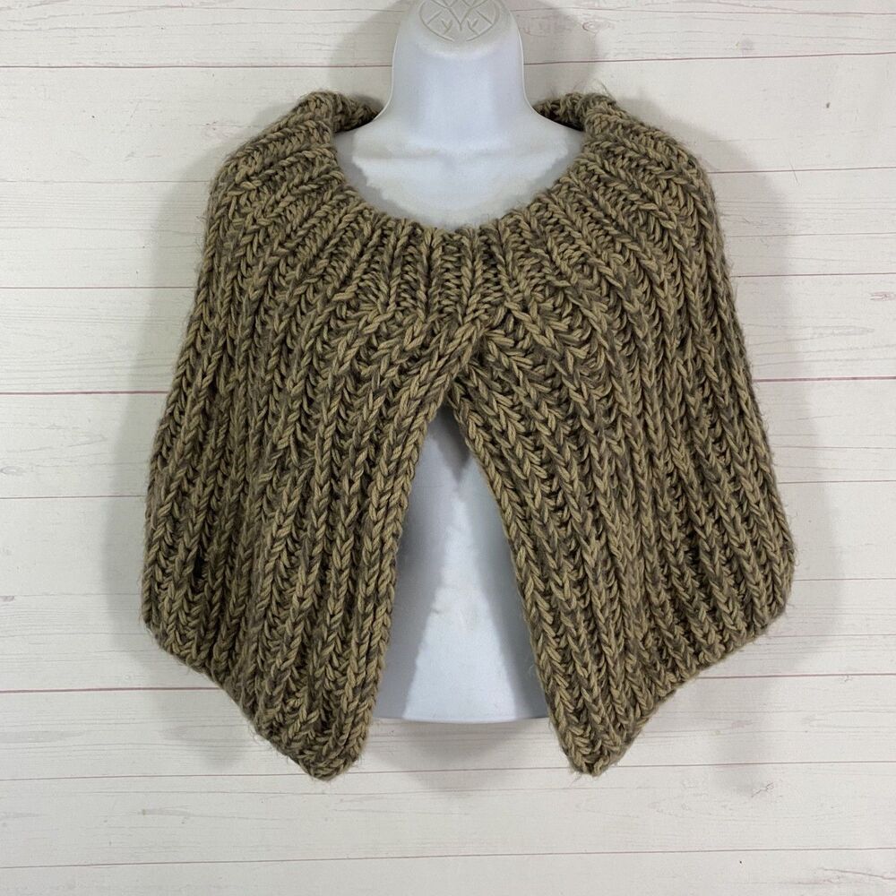 Madison 88 Womens Short Chunky Knit Capelet One Size Beige/Brown Split Front